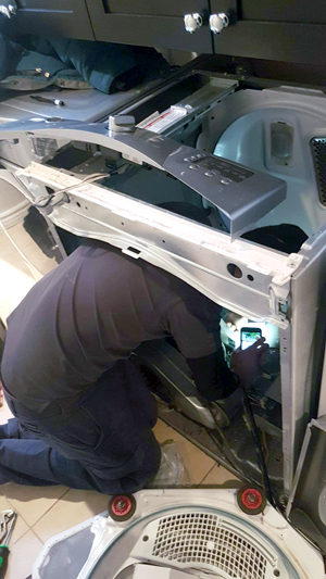 i-fix appliance repair technician fixing a dryer in toronto
